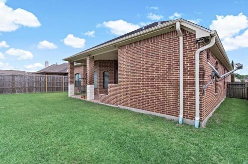 8320 Lake Placid Dr, Nederland, TX 77627-5651