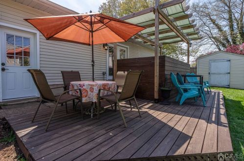 324 Metlars Ln, Piscataway NJ  08854-5173 exterior