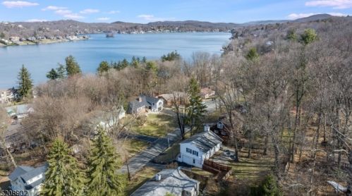 159 Springbrook Trl, Sparta, NJ 07871-2126