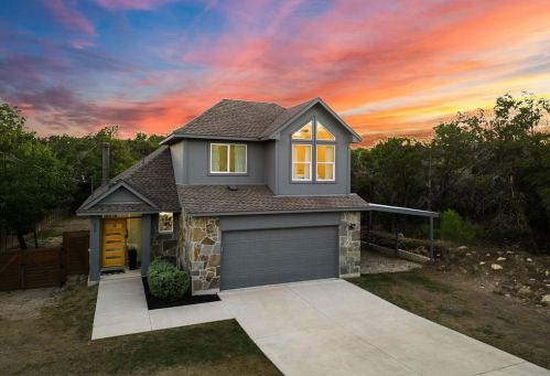 820 Panorama Dr, Mount Sharp, TX 78620-2531