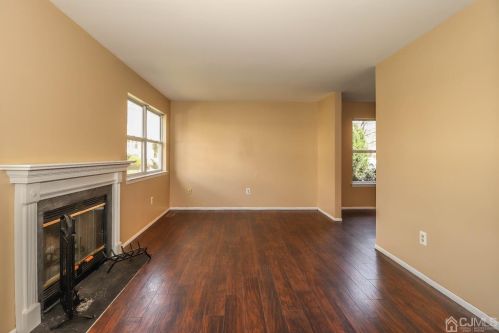 34 Kensington Dr, Piscataway NJ  08854-2172 exterior