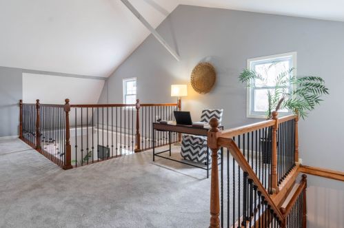 2 Butterfield Ln, Stratham NH  03885-2344 exterior