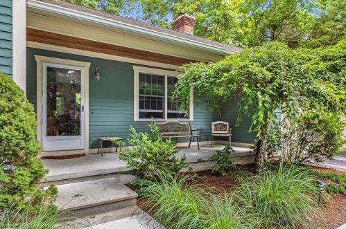592 Weaver Hill Rd, West Greenwich, RI 02817-2227