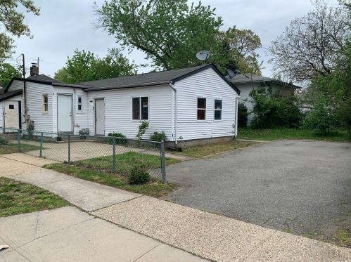 632 Roman Ave, Westbury NY  11590-3548 exterior