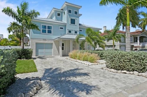 6020 Kipps Colony Dr, Saint Petersburg, FL 33707-3967