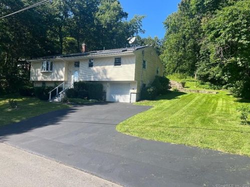 26 Wilson Rd, Waterbury, CT 06716-1527