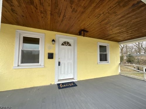 2 Holloway Pl, Greystone Park NJ  07950-1614 exterior