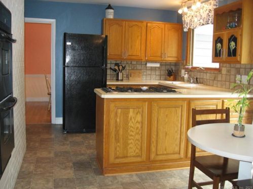 203 Hickory Hill Rd, New Britain CT  06052-1009 exterior