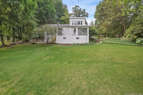 93 Boulevard Dr, Danbury CT  06810-7254 exterior