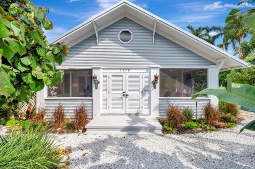 1375 Gordon Dr, Naples, FL 34102-7222