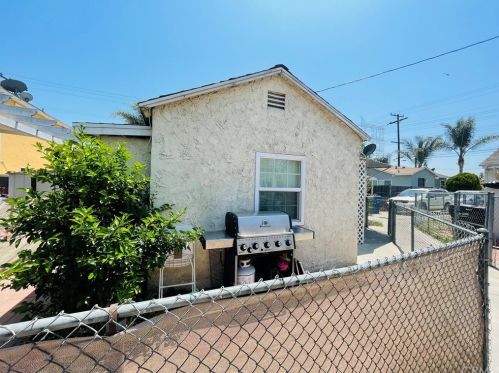 7822 Bell Gardens Ave, Bell CA  90201-5407 exterior