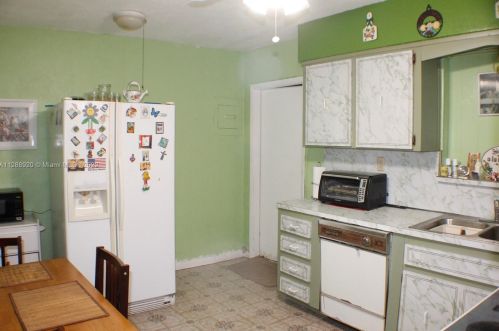 890 35th St, Hialeah FL  33013-3121 exterior