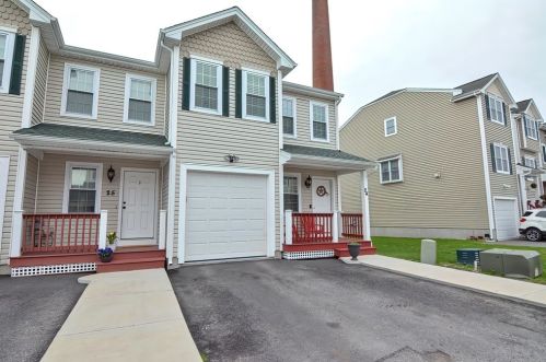 40 Winchester Ln, Fall River, MA 02721-5133