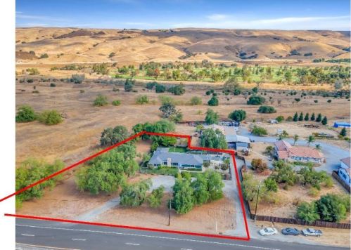 9674 Monterey Rd, Morgan Hill, CA 95037-9397