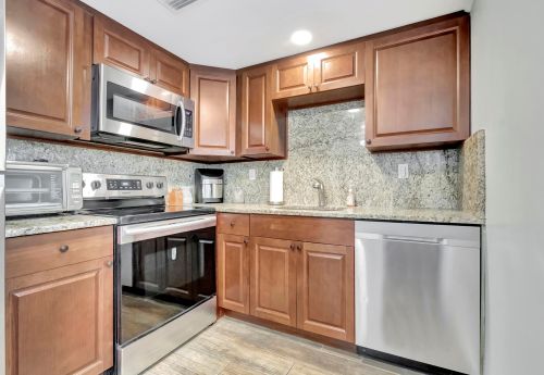 691 Burgundy O, Delray Beach FL  33484-4914 exterior