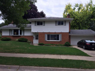 721 Roberta Ave, Waukesha, WI 53186-6711