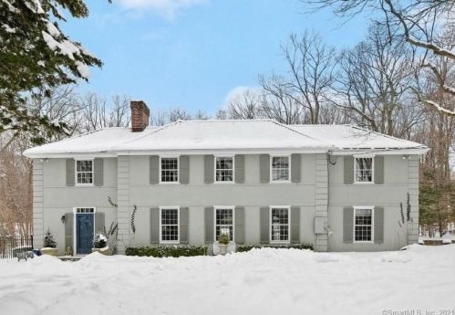 49 Dogwood Ln, New Canaan, CT 06840-3920
