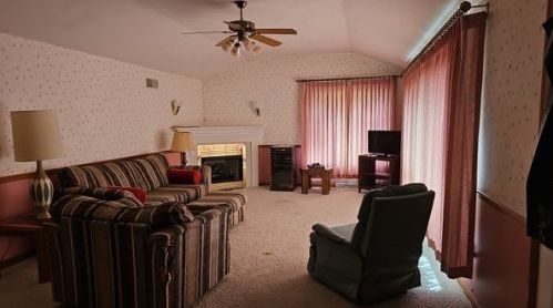 15 Sunbirch Dr, Jeannette PA  15644-1138 exterior