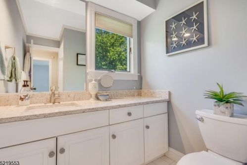 3 Country Club Dr, Annandale NJ  08801-1637 exterior