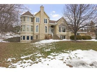 7670 Bush Lake Dr, Minneapolis, MN 55438-1694