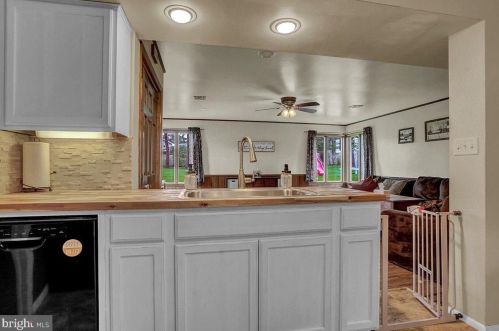 541 Old Orchard Ln, Camp Hill PA  17011-1829 exterior