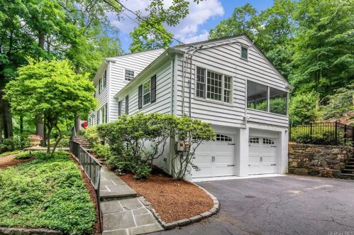 97 Cross Ridge Rd, Chappaqua, NY 10514-2104
