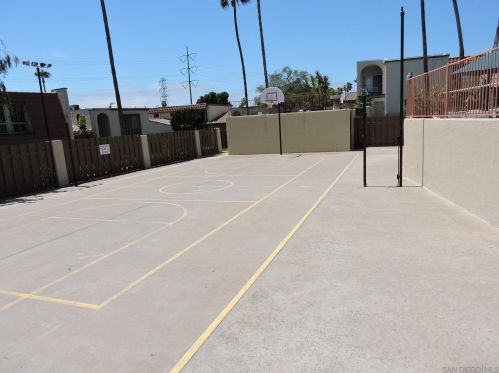 4168 Genesee Ave, San Diego CA  92111-2716 exterior