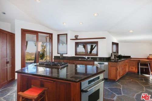 2440 Minard Rd, Topanga CA  90290-3402 exterior