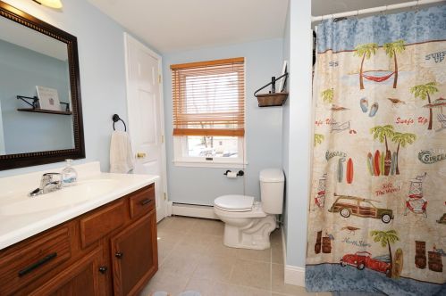 16 Beach St, Fremont NH  03044-3565 exterior