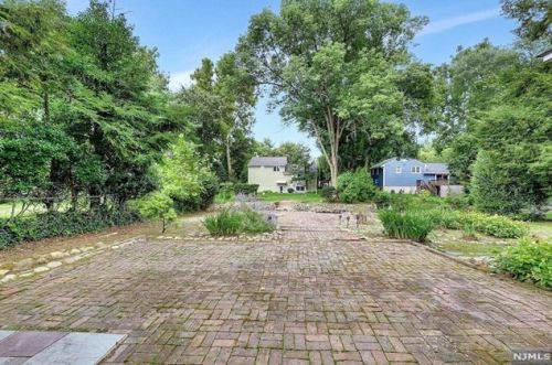 243 Burnside Pl, Ridgewood NJ  07450-1701 exterior