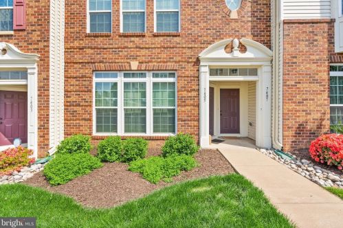 7405 Brunson Cir, Gainesville, VA 20155-4904