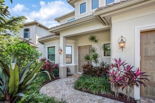 2867 Coco Lakes Dr, Naples, FL 34105-4513