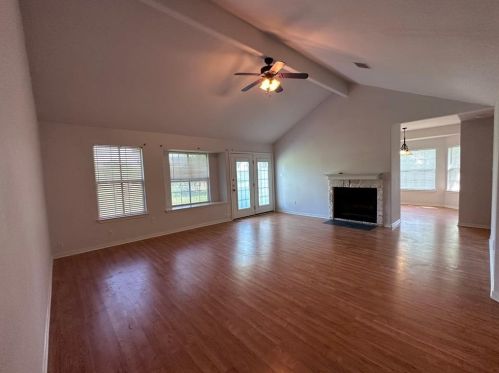 121 Elm Grove Dr, Lost Pines, TX 78612-3578