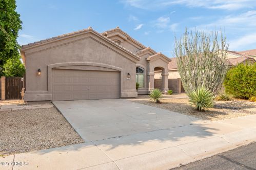 746 Ranch Rd, Gilbert, AZ 85296-3551