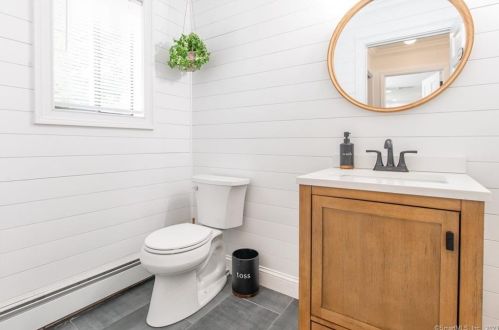 29 Carriage House Dr, Danbury CT  06810-8206 exterior