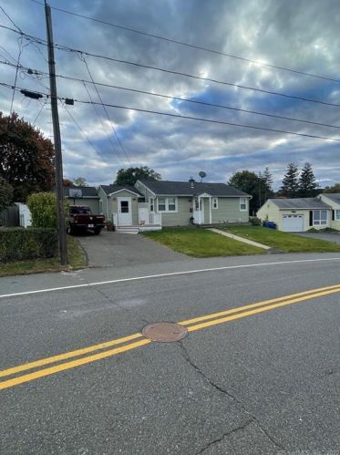 30 Wyoming Ave, Waterbury, CT 06706-2741