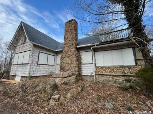 2705 Lighthouse Rd, Southold NY  11971-3107 exterior