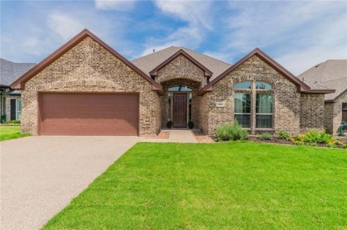 10804 Golfview Way, Fort Worth, TX 76126-4567