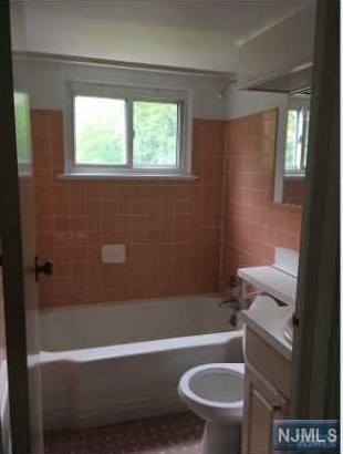 671 Delaware Ave, Ridgewood NJ  07450-5501 exterior