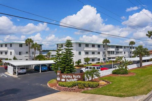 3013 Halifax Ave, Daytona Beach, FL 32118-3192