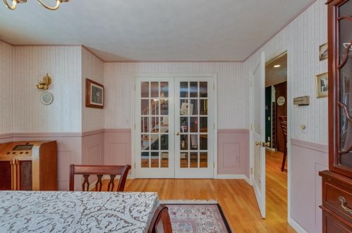 4 Rockwood Ln, Londonderry NH  03053-6104 exterior