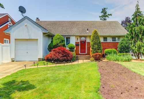 948 Shelley Rd, North Bellmore, NY 11710-2015