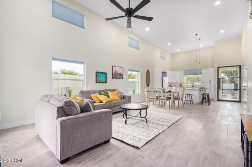 9046 73rd Ave, Peoria AZ  85345-7204 exterior