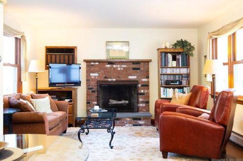 16 Visconti St, Norwalk CT  06851-4033 exterior