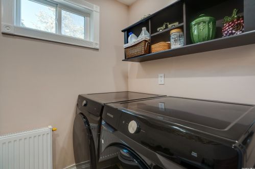 11 Maplewood Rd, Babylon NY  11704-7805 exterior
