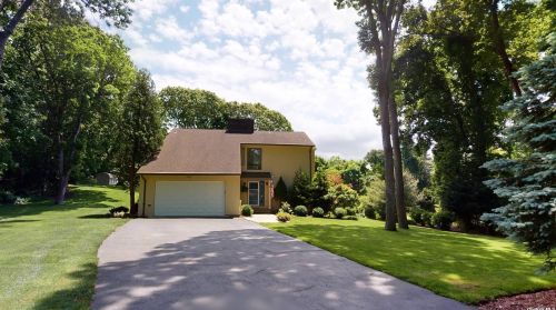 57 Landing Ln, Baiting Hollow, NY 11933-1202