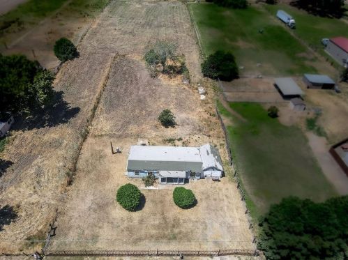 633 Greenway Ave, Turlock CA  95380-6424 exterior