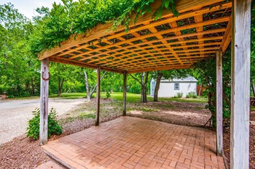 2220 Locust St, Denton TX  76209-1806 exterior