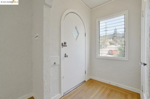 3914 Atlas Ave, Oakland, CA 94619-1552