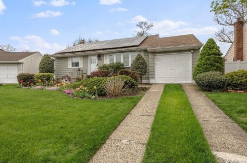 2916 Lindale St, North Wantagh, NY 11793-2309